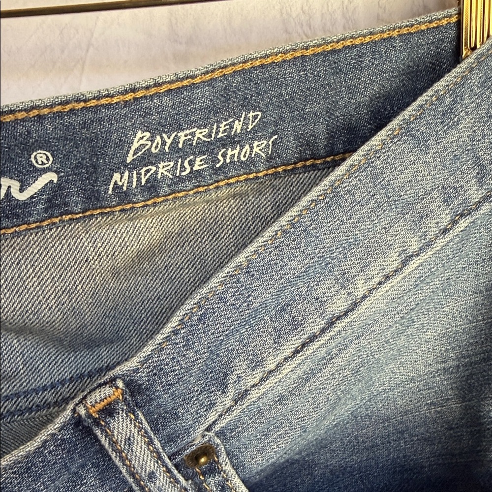 Eddie Bauer Light Blue Boyfriend Mid-Rise Denim Shorts 8 - Picture 3 of 5